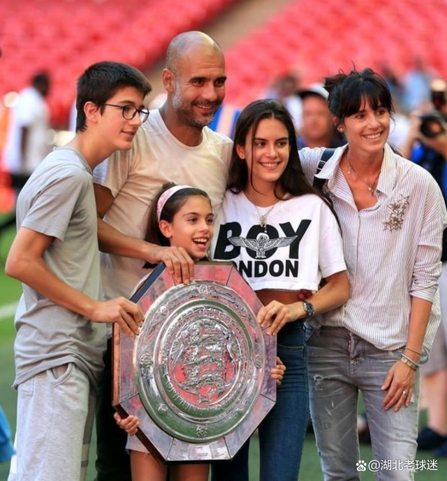 AG-澳洲明星球员公开恋情，球迷探讨热烈的简单介绍