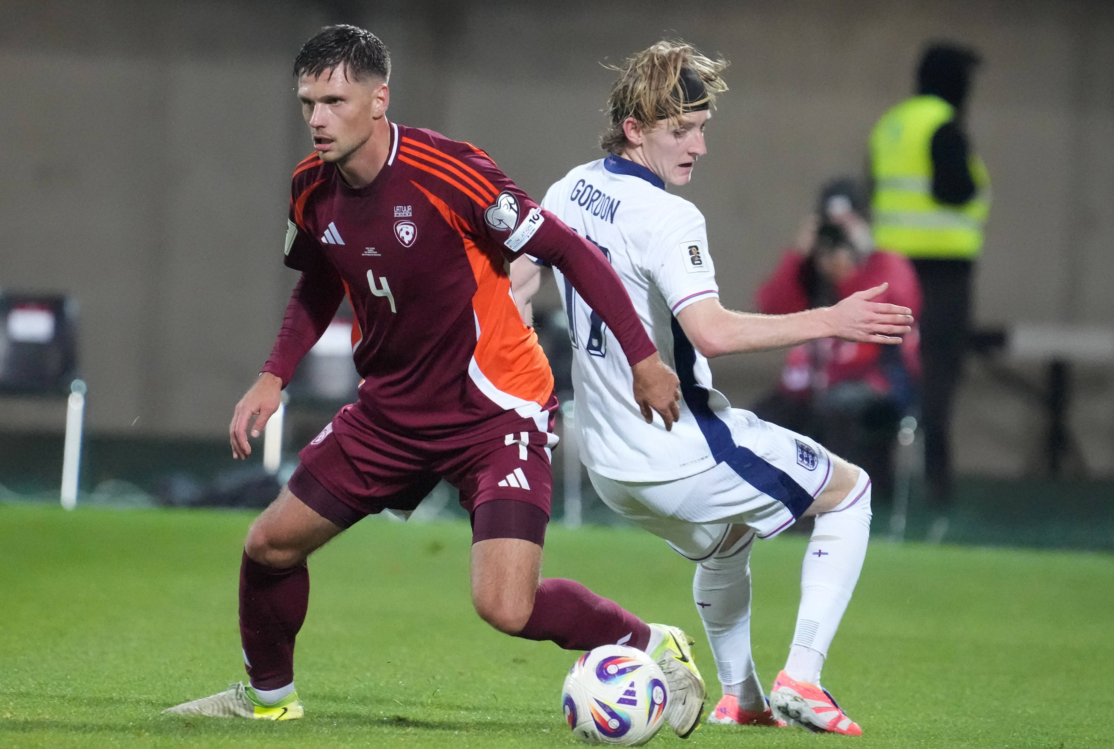 AG亚游-国内足球队在国际比赛中频临压力，成绩堪忧的简单介绍