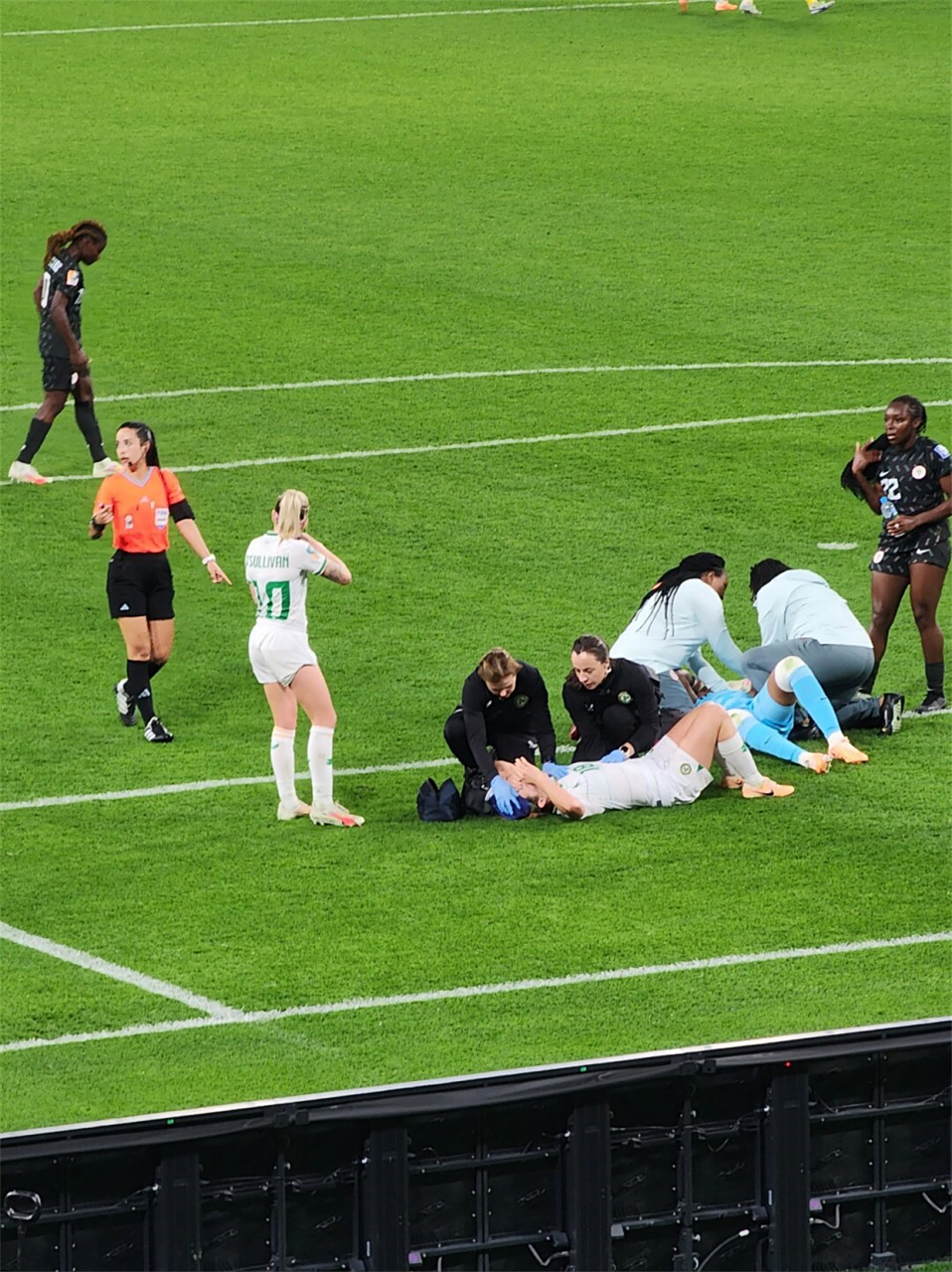 AG网站-足球比赛的精彩瞬间让球迷大呼过瘾(足球赛场上精彩的瞬间句子)